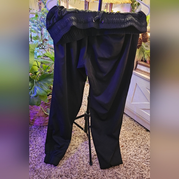 Healing hands jogger scrub pants - Picture 2 of 4